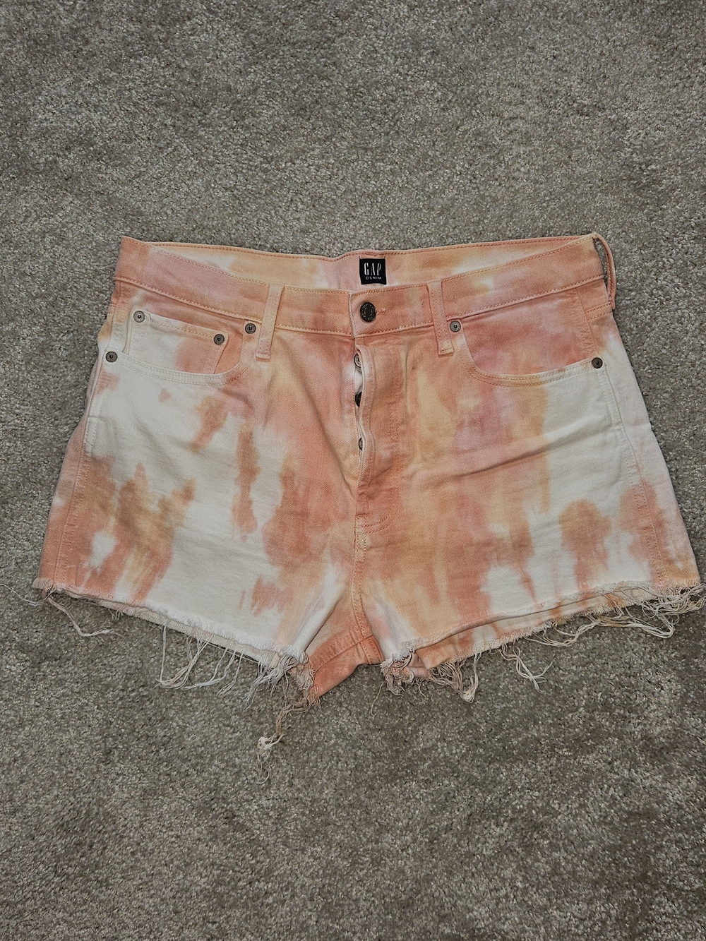 GAP Women's Peach Tie-Dye Frayed Hem Denim Shorts